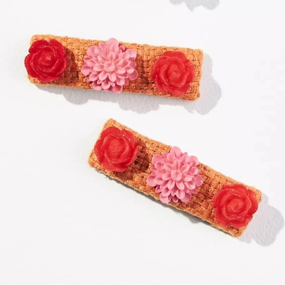 New🌟Set of Two Floral Hair Clips
